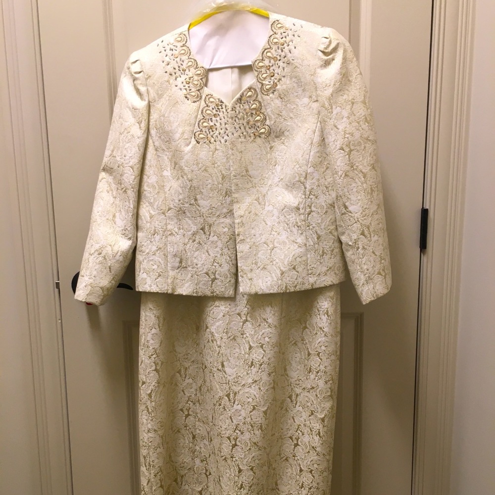Tahari Arthur S. Levine Size 8 Short Evening Dress